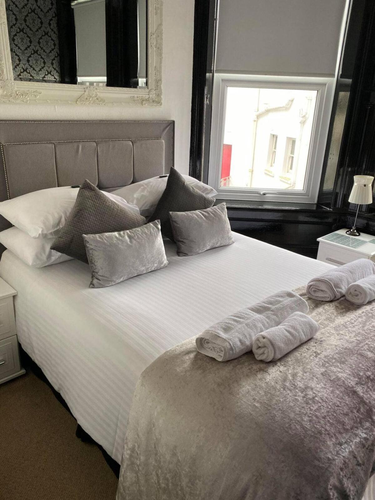 Edelweiss Guest House ดักลาส ภายนอก รูปภาพ